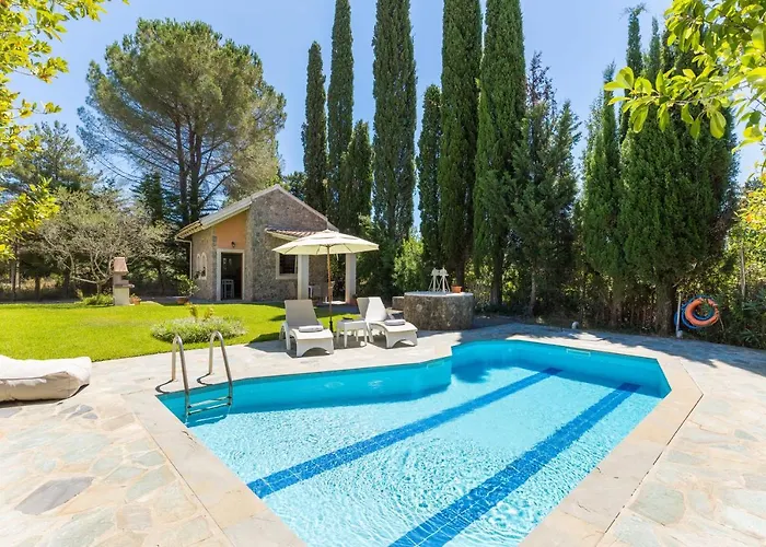 Holiday home Petrinos *