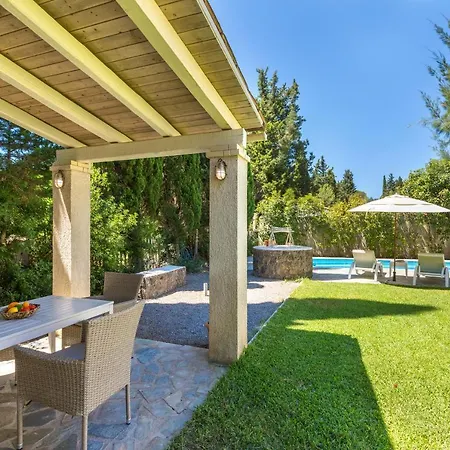 Дом отдыха Petrinos *