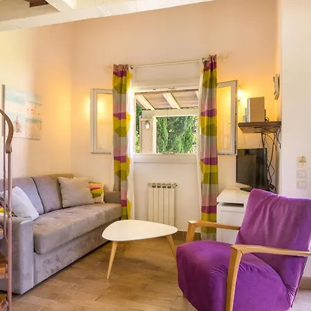 Petrinos Дом отдыха Дафнила