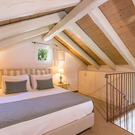 Petrinos * Дафнила